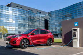 Konkurent ford-kuga-plug-in-hybrid