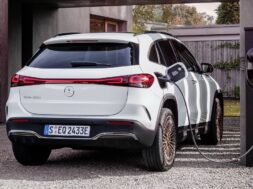 Mercedes-EQA-250-5