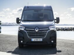 S8-renault-pourrait-concevoir-un-grand-utilitaire-avec-mercedes-187877