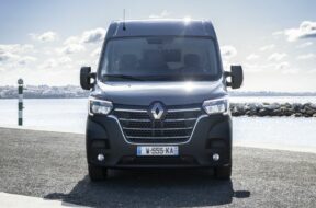 S8-renault-pourrait-concevoir-un-grand-utilitaire-avec-mercedes-187877