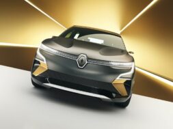 S8-voiture-apple-renault-se-dit-ouvert-a-toutes-les-opportunites-188288