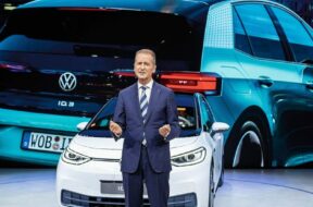 bf4e65db-4559-48e0-b847-2754e78413dd_w948_r1.77_fpx74.43_fpy44.97