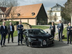 bugatti-chiron-pur-sport-300-milestone-car-17