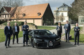 bugatti-chiron-pur-sport-300-milestone-car-17