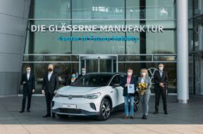 volkswagen-delivers-first-id.4-in-germany