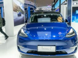 1619019787_Tesla-China-Protesters-upstage-company-at-Shanghai-Auto-Show-1024×576