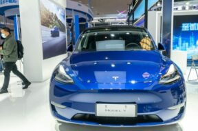1619019787_Tesla-China-Protesters-upstage-company-at-Shanghai-Auto-Show-1024×576
