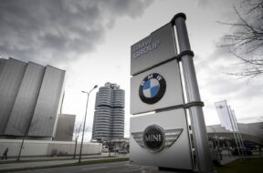 2013-bmw-1-1536×1024