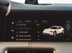 2021-porsche-taycan-turbo-cross-turismo-interior-infotainment