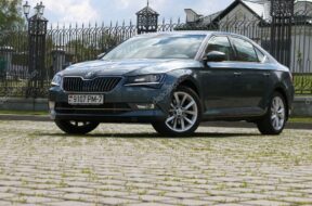 depositphotos_109567786-stock-photo-new-skoda-superb