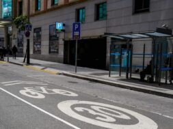 Auf den meisten Straßen spanischer Städte gilt nun Tempolimit 30
