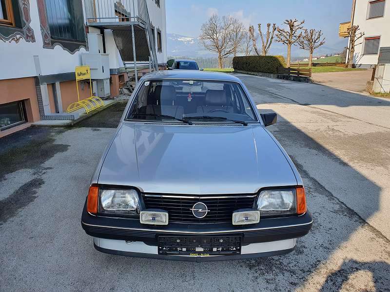 Opel Ascona sa manje od 8 hiljada kilometara „dala oglas“