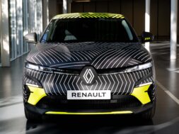 S0-renault-megane-electrique-voici-a-quoi-elle-ressemble-677649