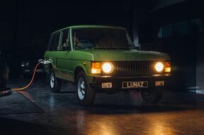 S8-l-ancien-footballeur-david-beckham-investit-dans-la-voiture-de-collection-190311