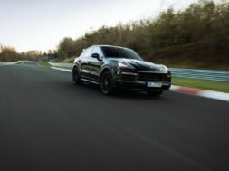 S8-porsche-cayenne-nouveau-record-sur-le-nurburgring-679844