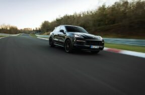 S8-porsche-cayenne-nouveau-record-sur-le-nurburgring-679844