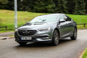 Opel Insignia AR