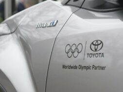 S8-toyota-sponsor-officiel-des-jo-retire-ses-pubs-au-dernier-moment-191145
