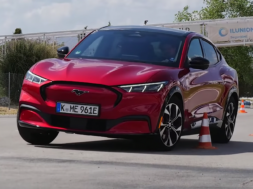 Screenshot_20210718_233535_com.vanced.android.youtube