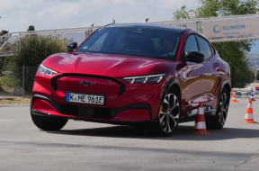 Screenshot_20210718_233535_com.vanced.android.youtube