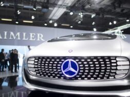 Daimler general meeting DEU, Deutschland, Berlin, 05.04.2018 Logo vom Auto Mercedes-Benz F 015 Luxury in Motion auf der