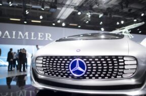 Daimler general meeting DEU, Deutschland, Berlin, 05.04.2018 Logo vom Auto Mercedes-Benz F 015 Luxury in Motion auf der