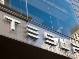 1200-L-il-prte-sa-tesla-son-beau-pre-et-reoit-une-facture-de-14000