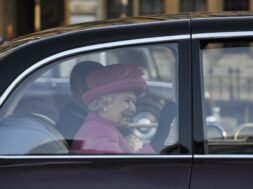 1200-L-saviez-vous-que-la-reine-dangleterre-navait-pas-besoin-de-permis-de-conduire-pour-prendre-le-volant