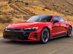 2022-audi-rs-e-tron-gt-exterior-front-quarter