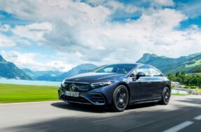 2022-mercedes-benz-eqs-450-exterior-front-quarter