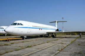 avionul-luiceausescu-donat-muzeului-aviatiei-008