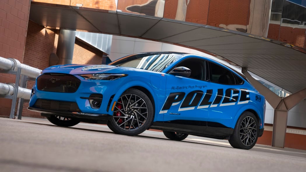 Ford Mustang Mach E obukao policijsku uniformu