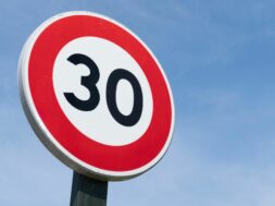 znak 30 km/h