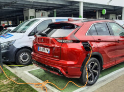 Mitsubishi Eclipse Cross CHARGING
