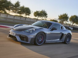2022-Porsche-718-Cayman-GT4-RS-8