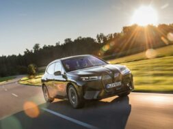 bmw_ix_xdrive50_sophisto_grey_18-1536×1024