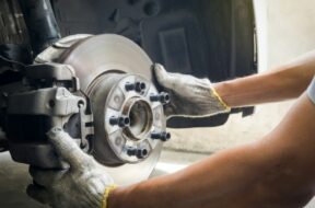 remplacement-disques-de-frein_1
