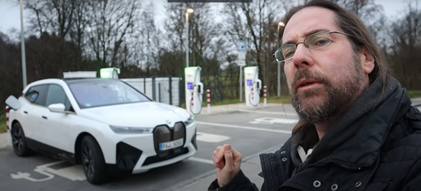 BMW iX mimo reklama (630 km) nudi 370 kilometara autonomije (VIDEO)