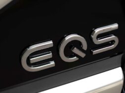 2022-mercedes-benz-eqs-450-exterior-pillar-badge