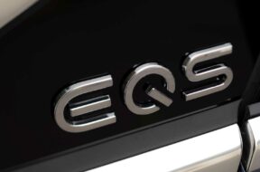 2022-mercedes-benz-eqs-450-exterior-pillar-badge