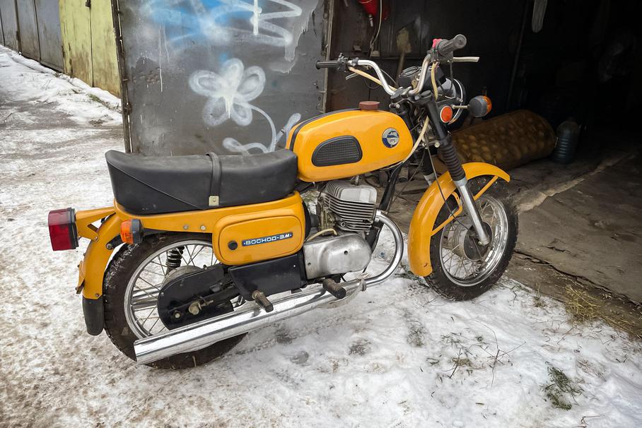 AR kolekcija klasika: Iz kijevske garaže „iskočio“ nevoženi motocikl Voskhod