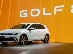 24.10.2019, xtgx, Wirtschaft Auto, Volkswagen – Weltpremiere Vorstellung Golf VIII 8 acht emspor, v.l. Praesentation des
