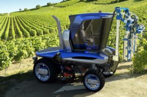pininfarina-designed-new-holland-straddle-tractor-concept