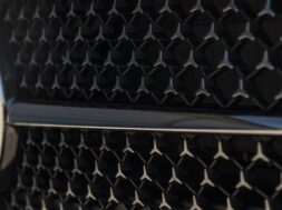 visual-mercedes-stern-kuehler-rot-w1024xh512-cutout