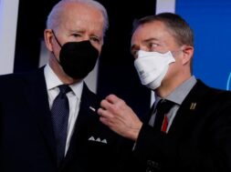 U.S. President Biden and Intel CEO Gelsinger announce the tech firm?s plan to build a plant in Ohio, from the White House campus in Washington