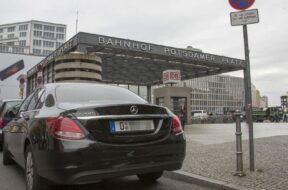 Berlin 06 11 15 Diplomaten Falschparker in Berlin Bild Motiv Potsdamer Platz absolutes Halteverbot