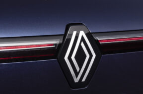 S8-thermique-et-electrique-renault-bientot-coupe-en-deux-194755