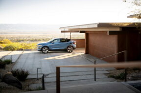 Volvo-C40-Recharge-Garage-in-Palm-Springs-by-Garage-Living-11