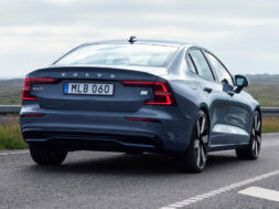 S60 Recharge T8, Thunder Grey