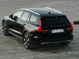 V60 Cross Country B5 AWD, Onyx Black